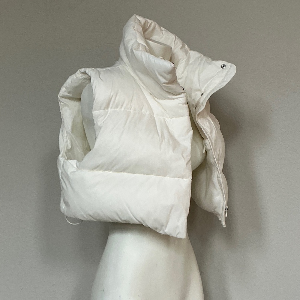 ALO Yoga Ivory White Cropped Gold Rush Puffer Vest - Picture 7 of 15
